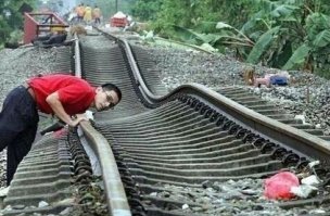 Каким боком эта фотка тут? Это последствия землетрясения, а не раздолбайства