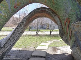 Скульптура "Летящие голуби" в Днепре.