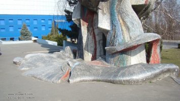 Скульптура Падающий метеор - Днепр