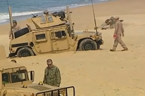 Они сами на пляже как то, так