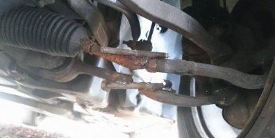 Тут тоже все понятно. Если вы выезжали куда-то за город в составе экспедиции, и там на ухабах себе что то отрывали, то знаете, что можно соединить несколько автомобильных аккумуляторов и получится сварка, и если у кого то есть с собой электроды, можно в поле заварить оторванные вещи, чтобы хоть как то доехать до города.