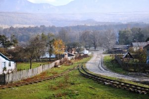 Апшеронская УЖД на фото:
----------------------------------
Вообще я хочу сказать, что автор поста крайне плохо поработал с темой поста, тупо скопипастив где-то пост, даже не утруждаясь залезть в Яндекс. Чему примером два найденных фото здесь и ниже 0 два фото трамвая, найденных мною же. 
Автор поста! Ты слишком ленив, работай над темой тщательней, когда это возможно.