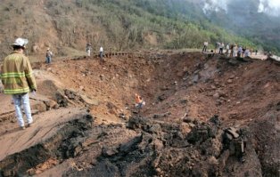 а прокурор покажет присяжным воронку от взрыва