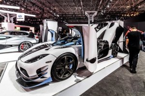 Автор, ты дебил? С какого передозу Кёнигсегг стал китайским? Ты ещё Pagani назови индийской.