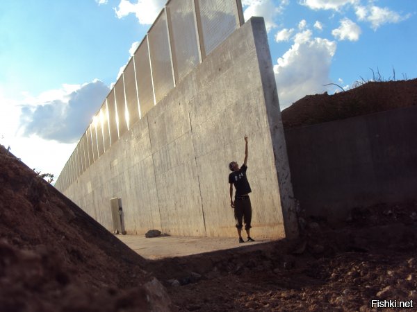 Теперь понятно зачем нужна стена на границе с Мексикой