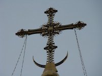 Христиане не устраивали и не устраивают террактов. 
В исламе много заимствований из христианства
Символ "полумесяц" - тоже заимствование из христианства