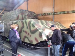 Карл побольше будет