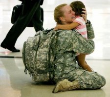 Над своей живой дочерью рыдает, а там наверное просто работала. И там были не такие же дети.