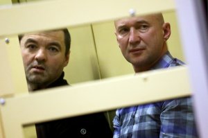 На фото нет Оси. Это Белкин (слева) и Олег Пронин, очередной киллер "ореховских".