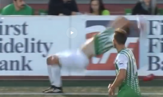 ты ошибся, мяч всё ещё в руках