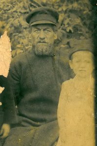 Из семейного альбома. Но кто на фото - не знаю, и к сожалению спросить уже не у кого.
