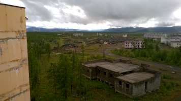 В Кадыкчане все виды из окна были обалденные. В позапрошлом году посетил.
