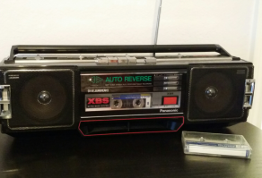 А у меня есть то, на чем эти кассеты можно слушать!!! Один раз на обоих менял пассики. Больше никуда нелазил.