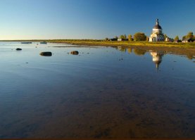Вообще-то Чаронда в Вологодской области, а не Волгоградской.
Место, конечно, дичайшее, но тем прекраснее природа и рядом огромное озеро Воже... Настоящая красота северной природы, которая отвоевывает свои территории.