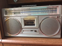 Эхх ностальгия! Добавлю своих старичков.JVC RC555KL и Crown CSC53l.