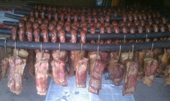 Отец радует нас вот так .  И коптит как положенно, а не "жидкий дым". Вкуснотища невероятная!