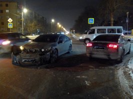 Вот тут тоже джигит на хонде мне доказывал, что он поворотник включил и я его пропустить должен был. Ну и к слову про немецкое качество.)