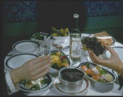 На халяву пьют и трезвенники и язвенники....