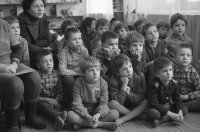 Не убедительно. Не думал, что буду хвалить когда-то СССР, но тут явно фотки не из времен бедности.
Вот такие рубашки в клетку


Я и сейчас ношу и совсем не дешевые, обычно коламбия.