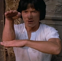 В Таиланде змея напала на ехавшего по дороге мотоциклиста