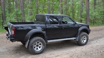 я бы лучше пикап взял, типа nissan np300