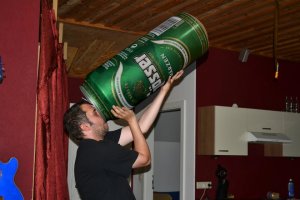 муж наверное выпил немного узнав,что его хотели арезать)))