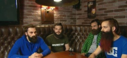 Плакаты похожи на наши советские, аля модельная стрижка мужская номер такой-то...
А вообще нас не заставляют вроде как причёски одинаковые делать, или же носить бороды, тем не менее Москва выглядит, как слёт егерей.