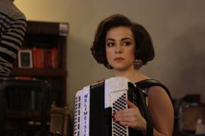 Барменша - актриса питерского театра им. Ленсовета Анна Жмаева :)