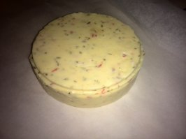 Сыр с вяленными томатами,  чили,  болгарским перцем и прованскими травами