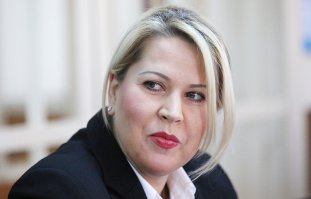 Евгении Васильевой император сказал - "Ты обманывала "Оборонсервис" , а теперь будешь обманута сама" - и вернул ей награбленное и отпустил домой.