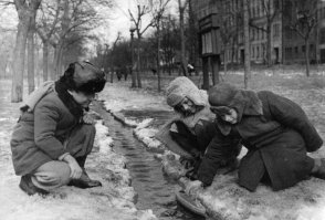 Китаец потратил 36 лет на рытье канала на склоне горы