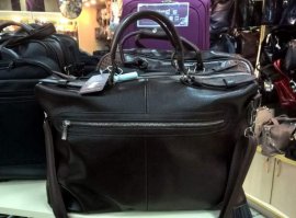 Каждый, должен заниматься своим делом. Просто пошел в магазин и купил за 100$ приличную сумку.