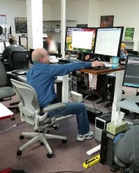 В чем проблема стул повыше крутануть?