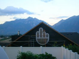 Можно и так соседу тонко отомстить.