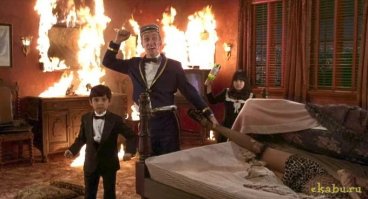 Между подушками лежало девять лет? Чувак, только не поднимай матрас!