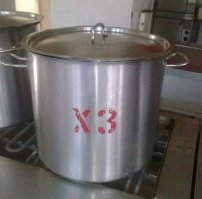 Для автора поста:
Что такое ХЗ повар прекрасно знает-это кастрюля для Холодных Закусок!!  Учите матчасть....