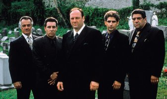 Клан Сопрано - охрененный сериал! Очень жаль,что Джеймс Гандольфини ушел так рано, кто знает может и продолжение бы было......   за Сопрано "+"....