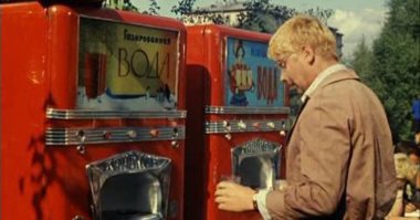 Великая вещь была: аппараты с газировкой! И вдруг - негигиенично, мля!!! А что  теперь гигиенично и полезно? Жрать продукты с ГМО? Чавкать натуральными эмульгаторами и пищевыми добавками, стоящими в таблице Менделеева рядом с ураном и полонием?
Или, наверное, очень гигиенично пить из пластиковых бутылок, которые уже настоялись и отдали содержимому всё своё дерьмо. Или.. или... или... 
Да я бы всё отдал, лишь бы возродили советские блинные, пельменные и чебуречные! Вместо сраных забугорных забегаловок, в которых можно подхватить всё, начиная от дезинтерии и заканчивая сальмонеллезом и холерной палочкой! Детей в садиках и школах травят "вкусными завтраками". Зато всё советское, здоровое, вкусное и полезное - под запретом. Негигиенично, мля...