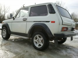 на ниве только по грязи и ездить. по асфальту весьма извращенный процесс.