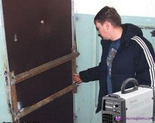 Шаг 1, легкое предупреждение: Запенивание по периметру.
шаг 2, китайское предупреждение: