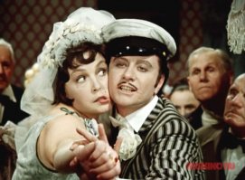 Тоже не лучший бывший, но как хорош, как хорош!) "12 стульев". Остап Бендер и мадам Грицацуева.