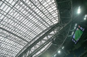 Я был на этой игре, судья мудак!
=============================

На подходе к стадиону лужи, само футбольное поле отвратительного качества, 
Еще крыша протекала! 

Вот вам и объект за 43.000.000.000 рублей 



(Фото не мои)