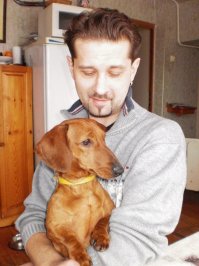 Бытует мнение, что они тупые вечно лающие и вечно бегающие создания. У меня было трое в разное время. Могу сказать одно - замечательные собаки. Очень умные и в целом положительные. Сейчас лабрадор. Классный пес. Но уж больно ревнив. Таксу пришлось отдать друзьям. Жалею и хотел бы снова.
