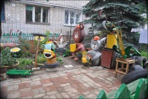 Безумие нашего городка: в российских дворах можно увидеть все, что угодно