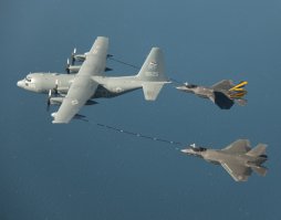 Ок. 
1. Шланг-Конус (KC-130F)
2. Штанга (KC-46A)