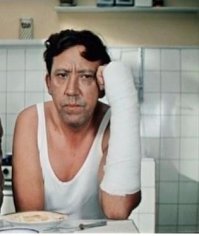 Шел. Подскользнулся. Упал