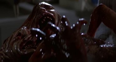 Просто некоторые "пользователи" мажут во время течки. И это не только самки.