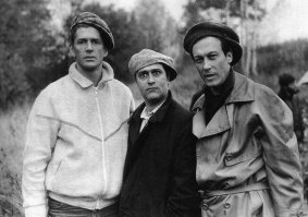 Да сколько же можно писать об этом, что это фильм не "Поцелуй". Ведь ни одна ..... не поинтересуется, прежде чем тупо запостить картинку.