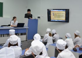 А у нас телевизор плоский повесили и попа позвали.. тоже ж достижение