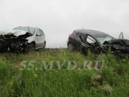 ""Информация о данной автоаварии поступила в дежурную часть Госавтоинспекции 6 июля около 15:55 часов. По имеющимся данным, 23-летний водитель автомобиля  Киа Сид  при совершении обгона выехал на полосу встречного движения и допустил столкновение с автомобилем  BMW  под управлением 23-летнего молодого человека.  Автоавария произошла в районе 390 километра автодороги  Тюмень-Омск .Водитель  Киа  двигался в направлении г. Тюмени. В результате произошедшего оба водителя и два пассажира автомобиля  Киа  (мужчины 23 и 36 лет) доставлены в медицинское учреждение.
Во время осмотра места происшествия сотрудниками полиции неудовлетворительных дорожных условий на данном участке не выявлено.В настоящее время сотрудники Госавтоинспекции устанавливают все обстоятельства и причины произошедшего...""